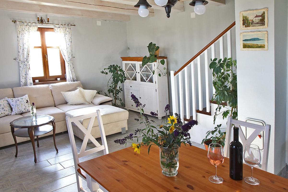 Casa Beata Villa Lesencetomaj Luaran gambar