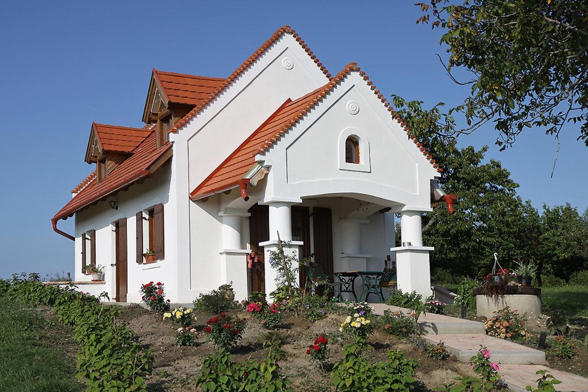 Casa Beata Villa Lesencetomaj Luaran gambar
